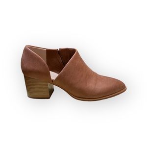 BC Footwear Light Brown Vegan Leather Side Cut  Bootie - Size 9.5